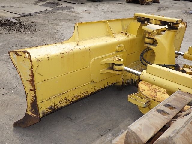 D31PX-22-60699-009.jpg