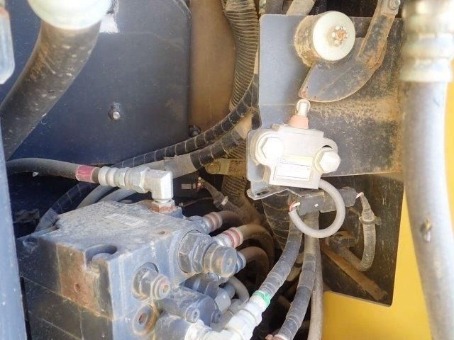 D31PX-22-60736-027.jpg