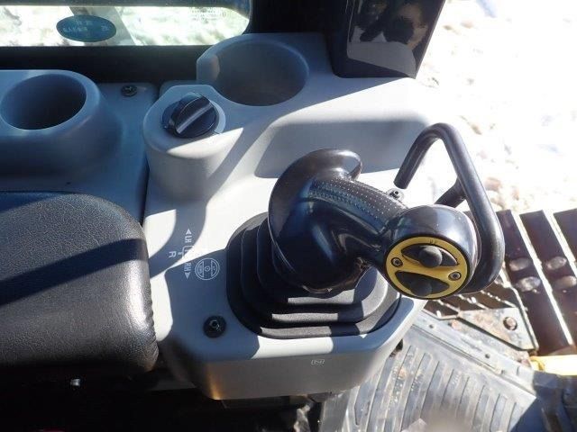 D31PX-22-60736-040.jpg